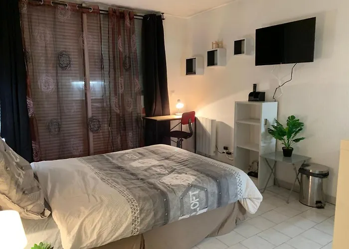 Nimes Studio Parking Dhuoda
